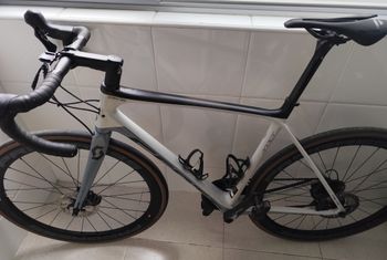 Used Scott Addict 20 disc 2019 2019 Road & Gravel, Light Gray — image 2 of 7