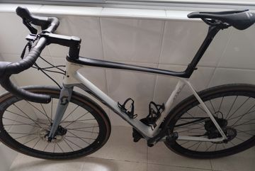 Używany Scott Addict 20 disc 2019 2019 Road & Gravel — zdjęcie 2 z 7