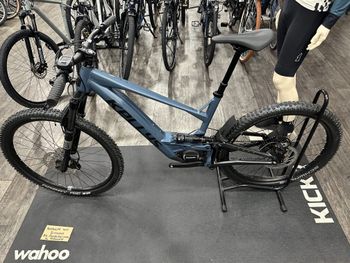 Used Kellys THEOS R30 P 29/27.5" 820 Wh 2025 2025 Mountainbike, Blu — image 2 of 4