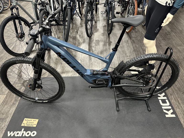 Used Kellys THEOS R30 P 29/27.5" 820 Wh 2025 2025 Mountainbike, Blu — image 2 of 4