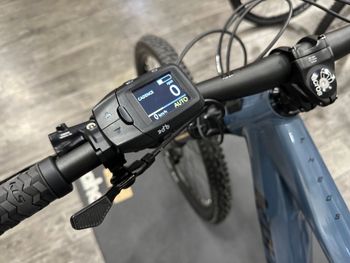 Used Kellys THEOS R30 P 29/27.5" 820 Wh 2025 2025 Mountainbike, Blu — image 3 of 4