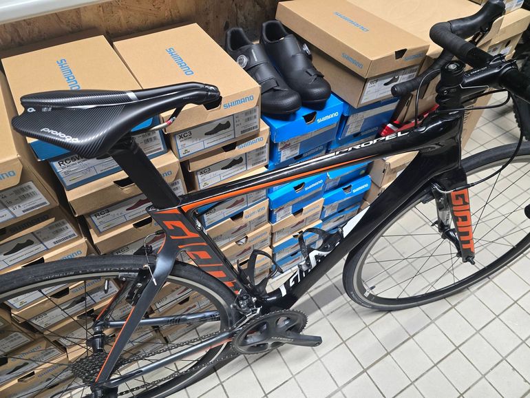 Used Giant Propel Advanced 1 2016 2016 Road & Gravel, Black — image 2 of 4