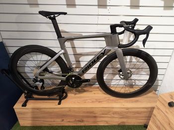 Ridley, Noah - Shimano 105 DI2 // 2x12s 2025