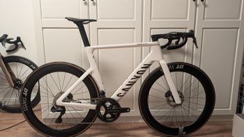 Used Canyon Aeroad CF SLX 8 Di2 2024 2024 Road & Gravel, White — image 1 of 4