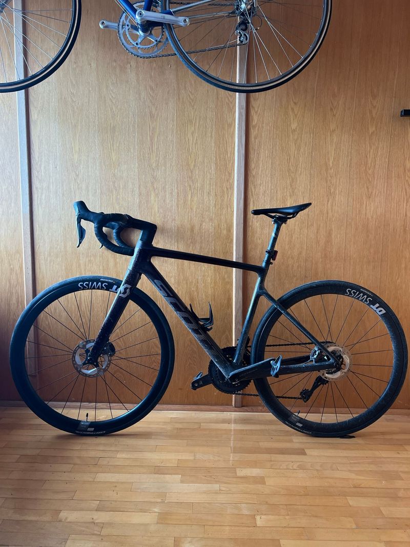 Tweedehands Scott Addict SE 2023 2023 Road & Gravel — afbeelding 2 van 3