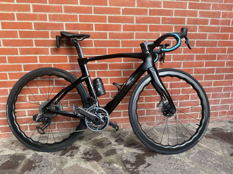Gebrauchtes Pinarello DOGMA F RED ETAP AXS Disc 2023 2023 Road & Gravel