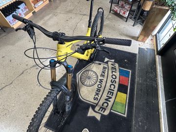 Used Cannondale Jekyll 1 2023 2023 Mountainbike, Orange, 29 — image 5 of 5