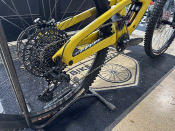 Used Cannondale Jekyll 1 2023 2023 Mountainbike, Orange, 29 — image 4 of 5