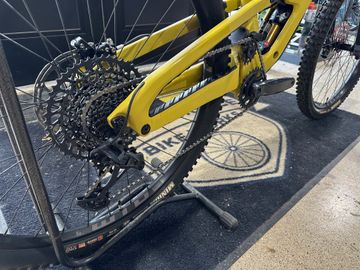 Used Cannondale Jekyll 1 2023 2023 Mountainbike, Orange, 29 — image 4 of 5