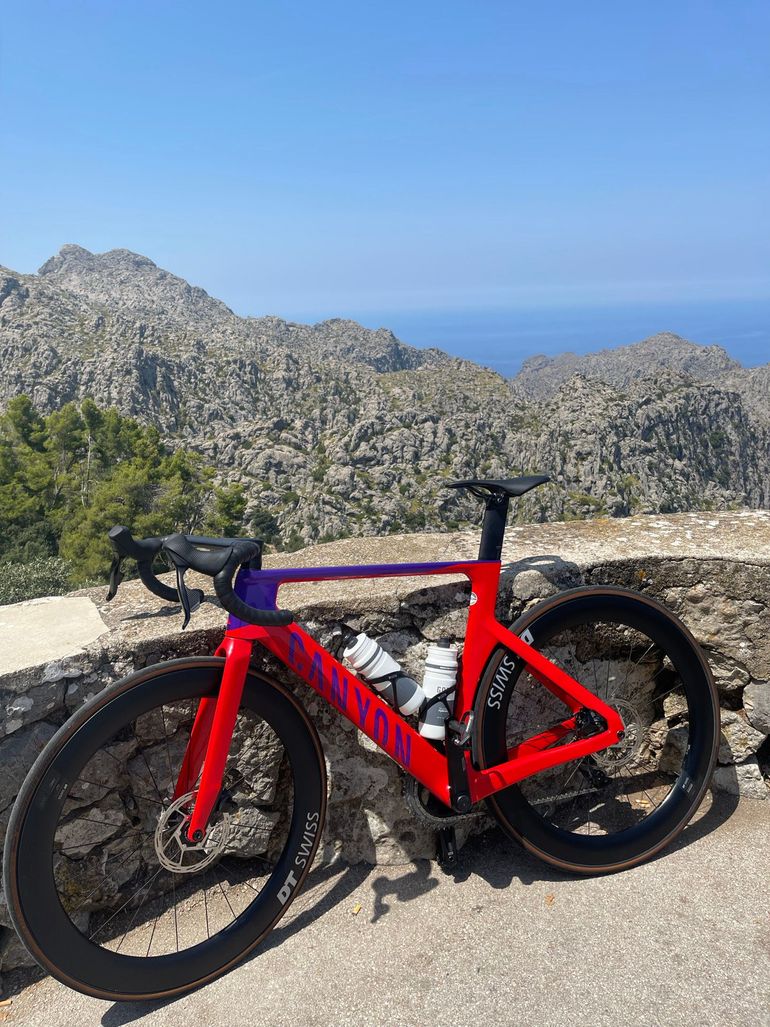 Used Canyon Aeroad CF SLX 8 Disc eTap 2023 Frameset 2023 Road & Gravel — image 1 of 3