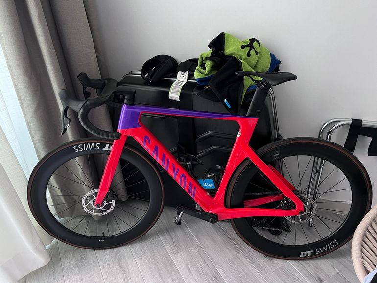 Used Canyon Aeroad CF SLX 8 Disc eTap 2023 Frameset 2023 Road & Gravel — image 2 of 3