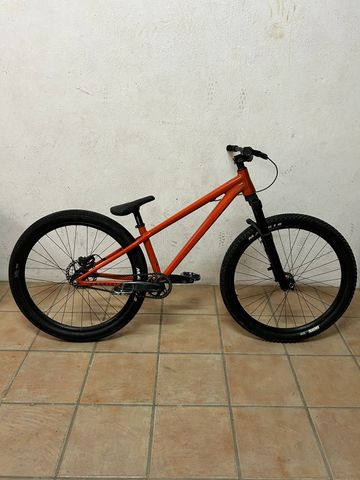 Tweedehands Commencal ABSOLUT MOTO STYLE 2025 2025 MTB