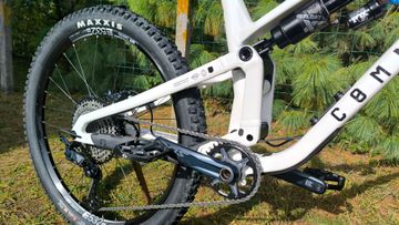Commencal META SX V5 ESSENTIAL CLEAR SILVER 2025 Mountainbike usato, Bianco — immagine 13 di 14