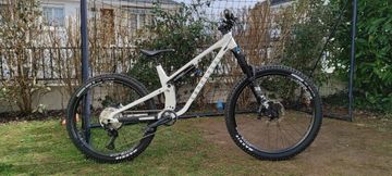 Commencal META SX V5 ESSENTIAL CLEAR SILVER 2025 Mountainbike usato, Bianco — immagine 5 di 14