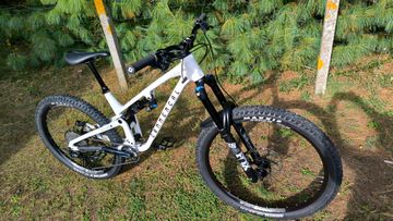 Commencal META SX V5 ESSENTIAL CLEAR SILVER 2025 Mountainbike usato, Bianco — immagine 4 di 14
