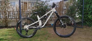 Commencal META SX V5 ESSENTIAL CLEAR SILVER 2025 Mountainbike usato, Bianco — immagine 6 di 14