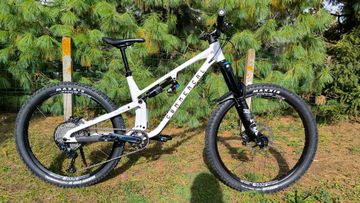 Commencal META SX V5 ESSENTIAL CLEAR SILVER 2025 Mountainbike usato, Bianco — immagine 12 di 14