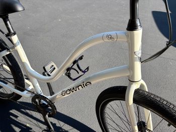 Used Electra Townie Path 9D EQ Step-Thru 2022 2022 Urban, White — image 2 of 6