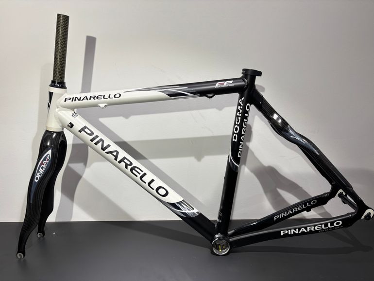 Used Pinarello Pinarello Dogma AK61 Magnesium Frameset 2004 Road & Gravel, White — image 2 of 9
