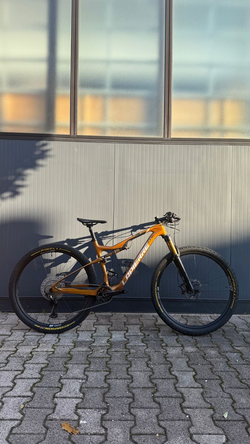 Used Lapierre XRM 10.9 2024 2024 Mountainbike, White, 29 — image 1 of 6