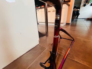 Specialized Tarmac Frameset 2024 Road & Gravel usato, Viola — immagine 3 di 12