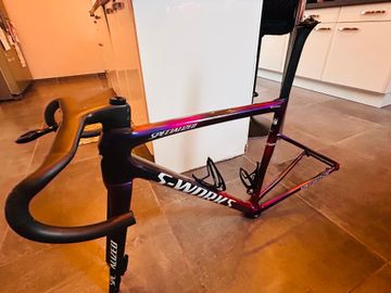 Specialized Tarmac Frameset 2024 Road & Gravel usato, Viola — immagine 2 di 12
