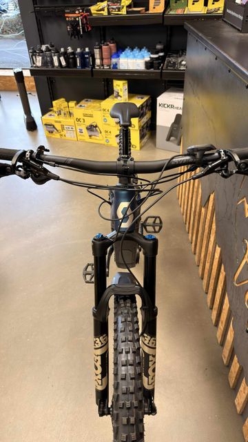 Używany Scott E-Genius 920 2021 2021 Mountainbike — zdjęcie 2 z 3