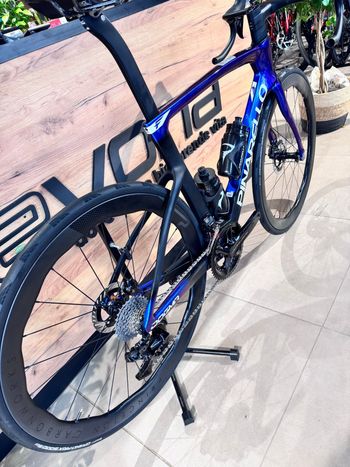 Used Pinarello DOGMA F DURA ACE Di2 2025 2025 Road & Gravel — image 2 of 4