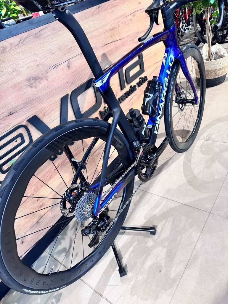 Used Pinarello DOGMA F DURA ACE Di2 2025 2025 Road & Gravel — image 2 of 4