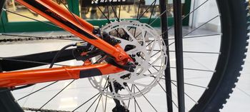 Used Giant Stance E+ 2 2022 2022 Mountainbike, Orange, 29 — image 11 of 15