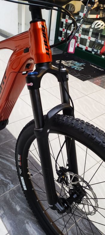 Used Giant Stance E+ 2 2022 2022 Mountainbike, Orange, 29 — image 9 of 15