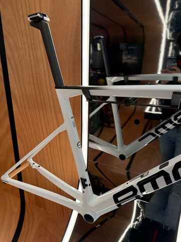 BMC Teammachine SLR 01 MOD 2024 Frameset 2024 Road & Gravel d'occasion — image 3 sur 25