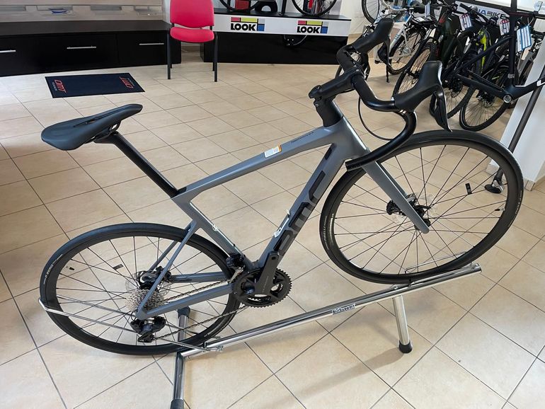 Used BMC BMC Teammachine SLR Two Ultegra Di2 2026 Road & Gravel — image 1 of 6