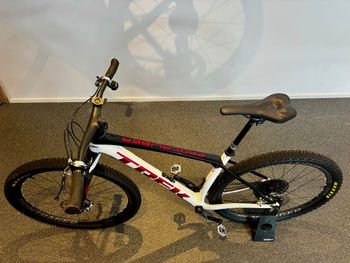 Used Trek Procaliber 9.7 Custom 2024 Mountainbike — image 5 of 7