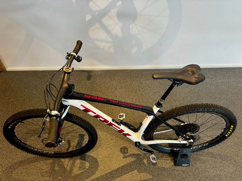 Used Trek Procaliber 9.7 Custom 2024 Mountainbike — image 5 of 7