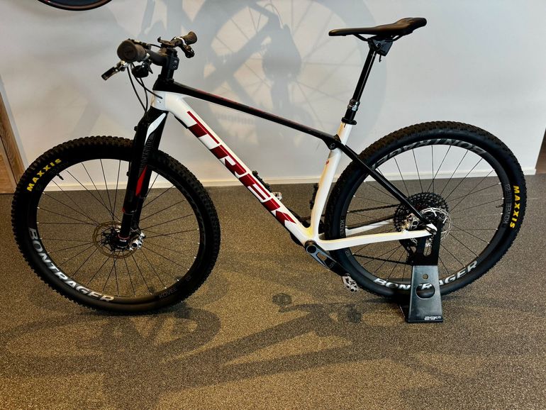 Used Trek Procaliber 9.7 Custom 2024 Mountainbike — image 1 of 7