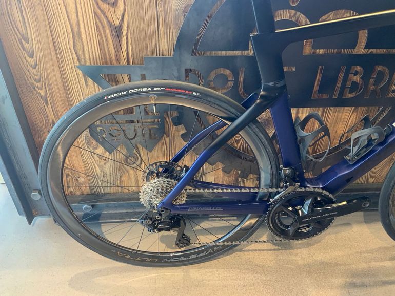Used Pinarello DOGMA F DURA ACE Di2 Disc 2024 2024 Road & Gravel — image 5 of 6
