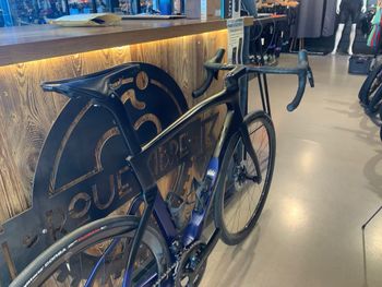 Used Pinarello DOGMA F DURA ACE Di2 Disc 2024 2024 Road & Gravel — image 3 of 6