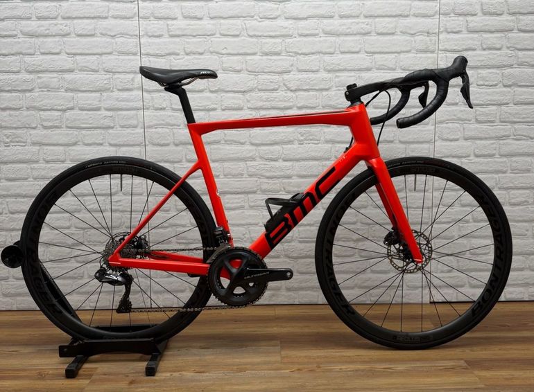 Used BMC Teammachine Shimano Ultegra Di2 2022 Road & Gravel, Red — image 1 of 6