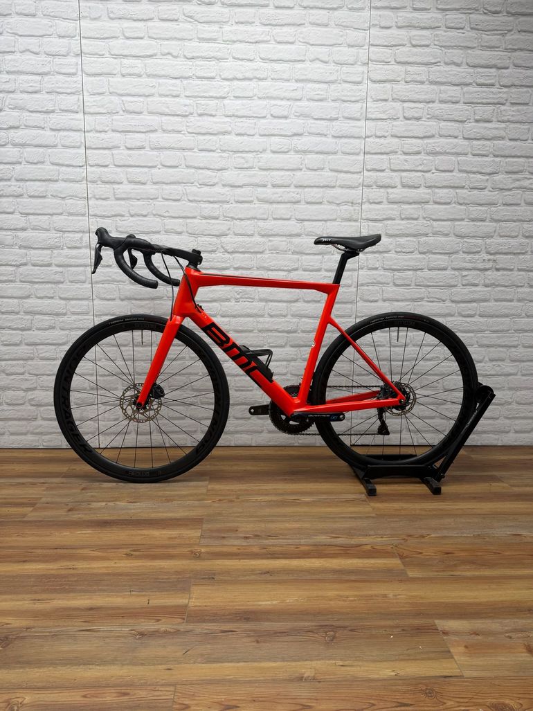 Used BMC Teammachine Shimano Ultegra Di2 2022 Road & Gravel, Red — image 3 of 6