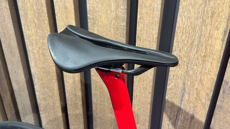 Used Pinarello Pinarello Dogma F10 Shimano Dura-Ace 11v 2019 Road & Gravel, Red — image 6 of 17