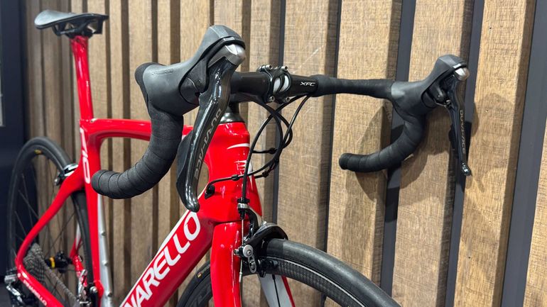 Used Pinarello Pinarello Dogma F10 Shimano Dura-Ace 11v 2019 Road & Gravel, Red — image 9 of 17