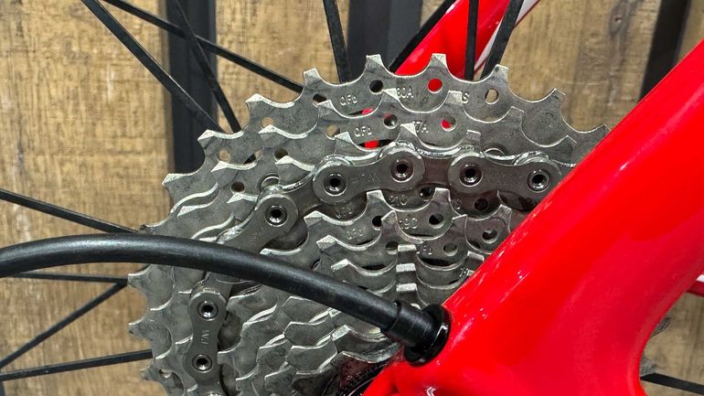 Used Pinarello Pinarello Dogma F10 Shimano Dura-Ace 11v 2019 Road & Gravel, Red — image 4 of 17