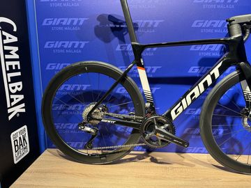 Giant Propel Shimano Ultegra Di2 (12 Speed) 2026 Road & Gravel usato, Nero — immagine 2 di 4