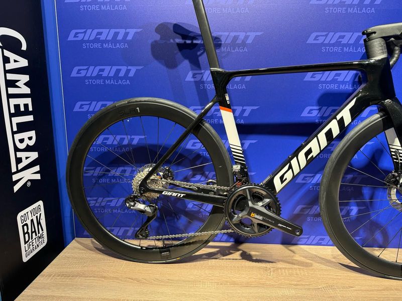 Giant Propel Shimano Ultegra Di2 (12 Speed) 2026 Road & Gravel usato, Nero — immagine 2 di 4