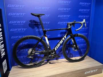 Giant Propel Shimano Ultegra Di2 (12 Speed) 2026 Road & Gravel usato, Nero — immagine 3 di 4