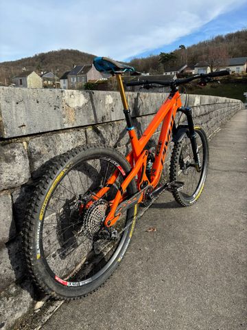 Tweedehands Pivot Firebird Shimano Deore XT 2023 Mountainbike — afbeelding 3 van 6