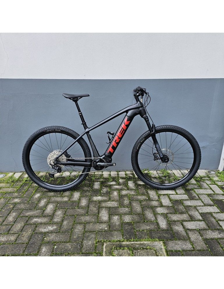Used Trek Powerfly 5 2022 Mountainbike — image 1 of 11