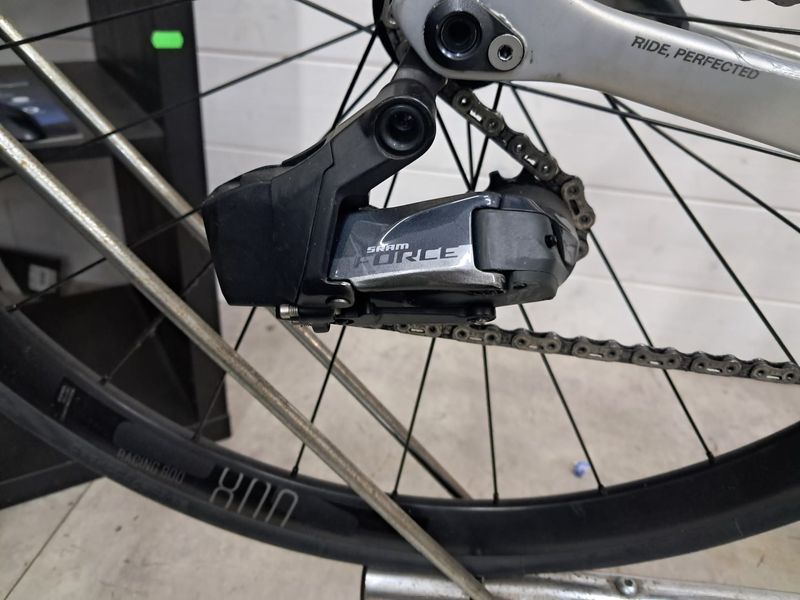 Basso Diamante SRAM Force eTap AXS 2023 Road & Gravel d'occasion — image 5 sur 6