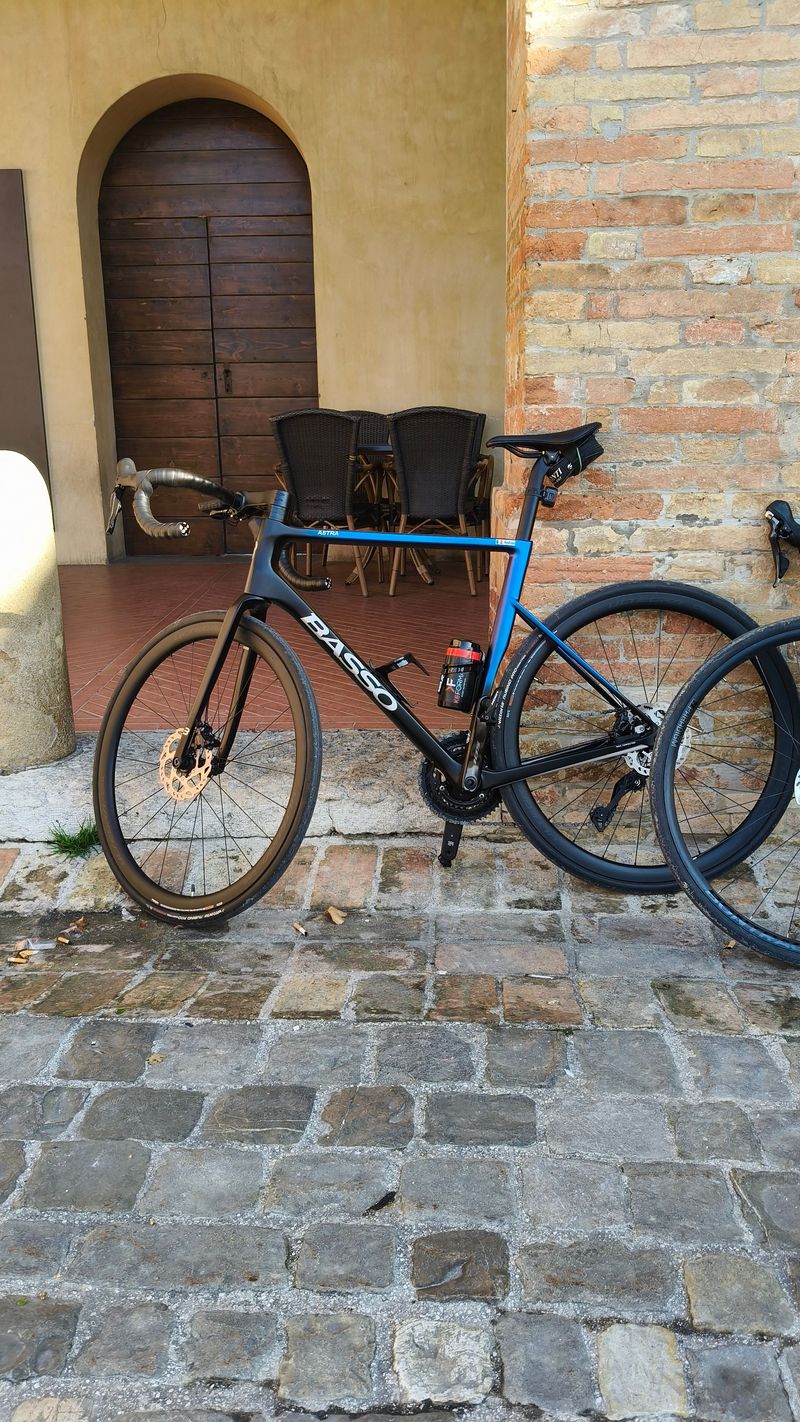 Used Basso Astra Shimano 105 Di2 2023 Road & Gravel